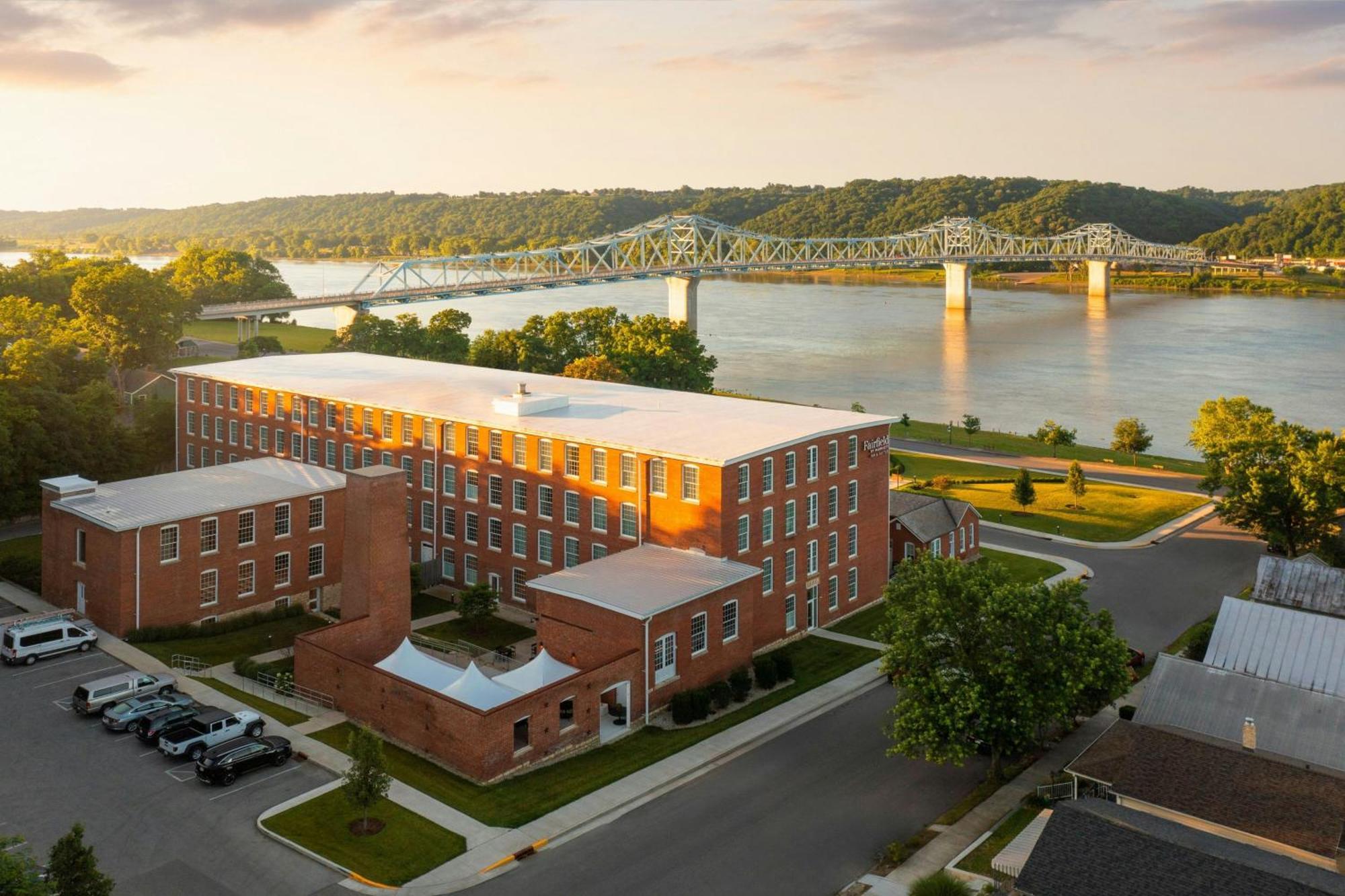 Fairfield Inn & Suites Madison Historic Eagle Cotton Mill Экстерьер фото